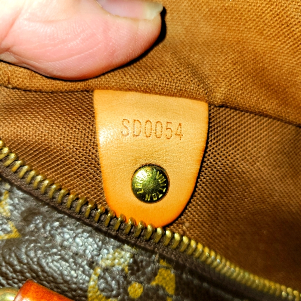 AUTHENTIC LOUIS VUITTON PURSE Vintage from 2004